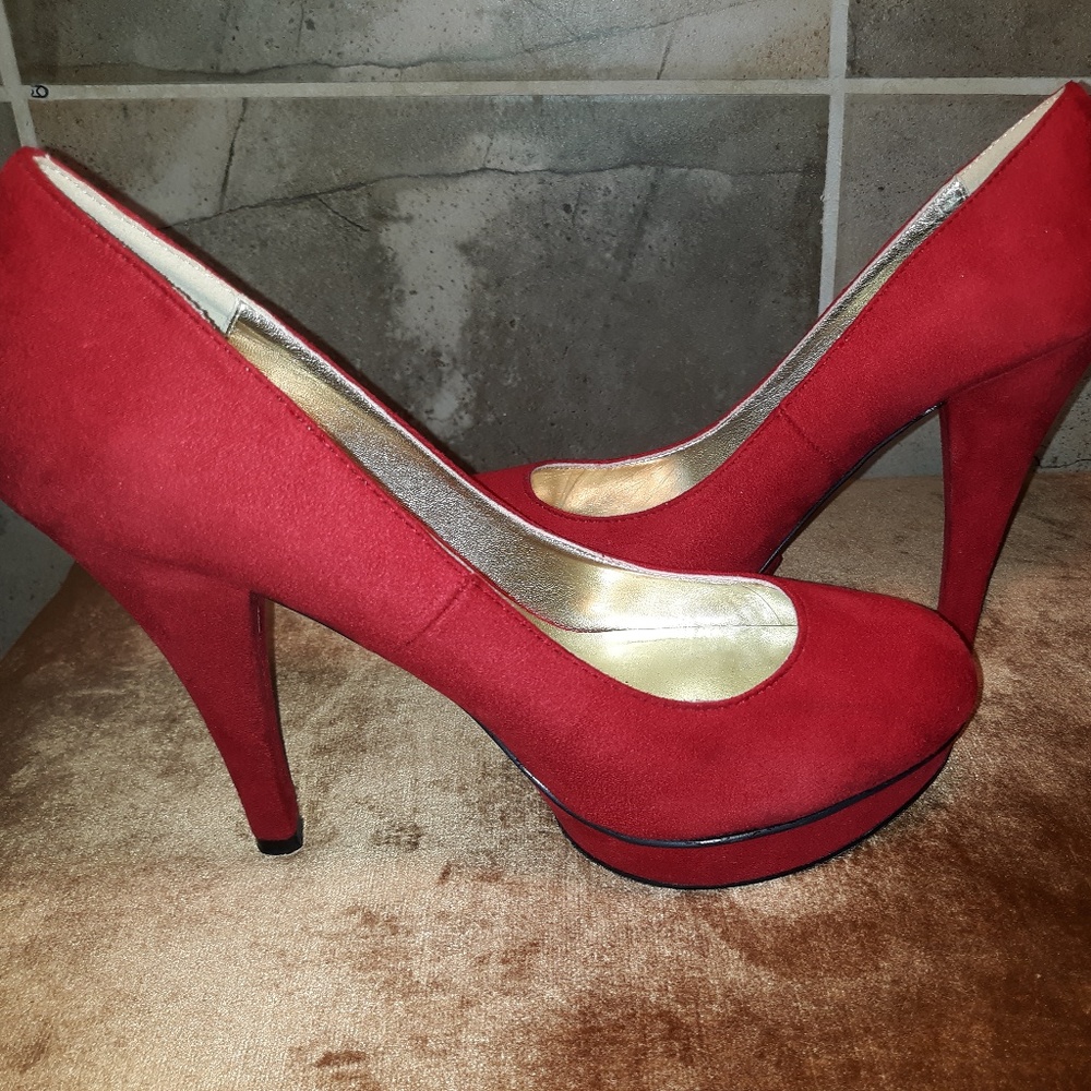 Fabulosity Red UltraSuede Pumps